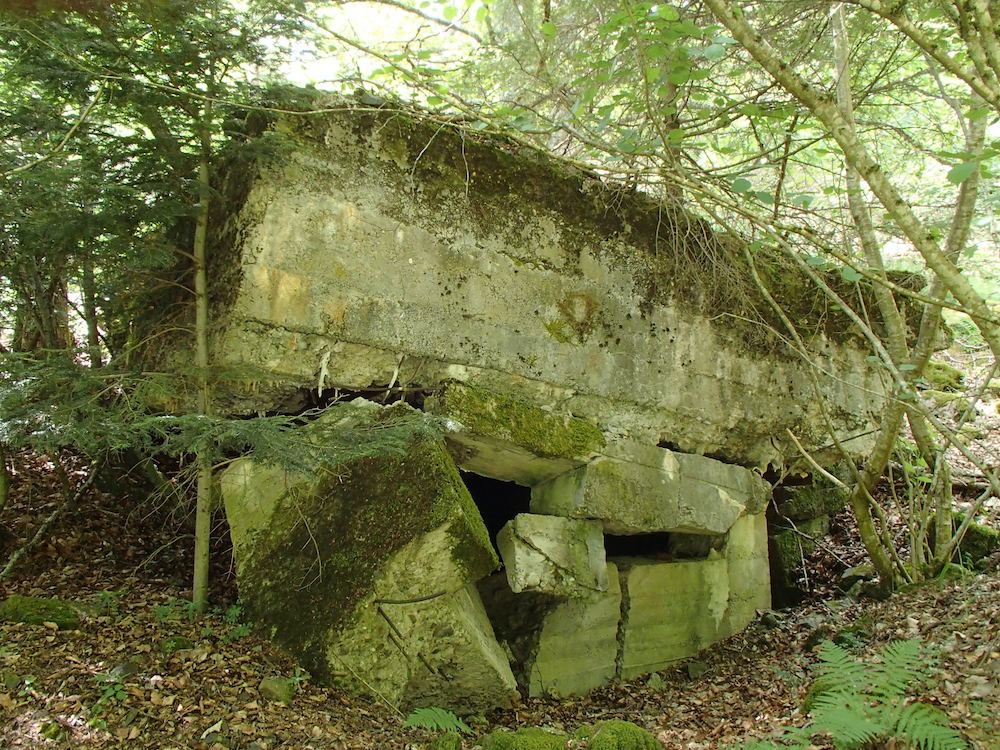 Bunker allemand effondré dans le secteur du Stützpunkt 3.
