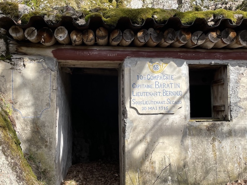 Photographie de l'abri Baratin sur l'ancien champ de bataille du Sudel.