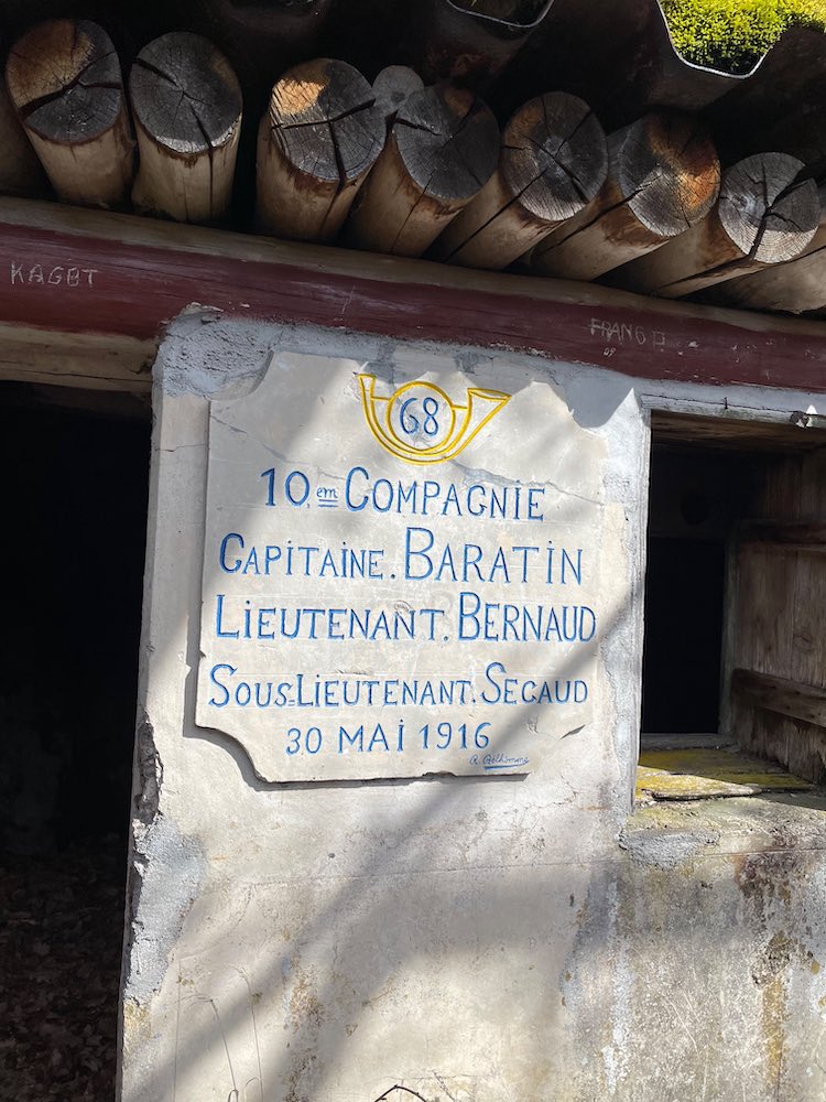 La plaque qui se trouve à l'entrée de l'abri Baratin.
