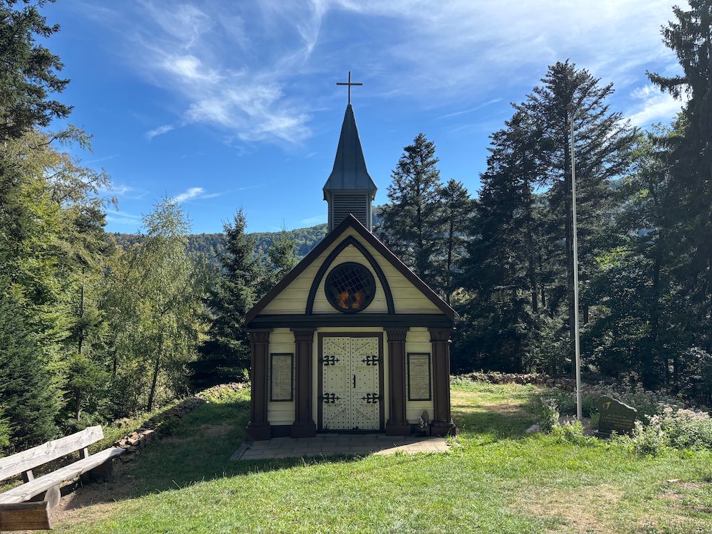 La chapelle Sicurani située au nord du Vieil Armand.