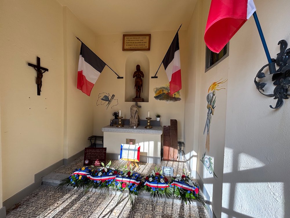 Photo de l'intérieur de la chapelle du Sudel.