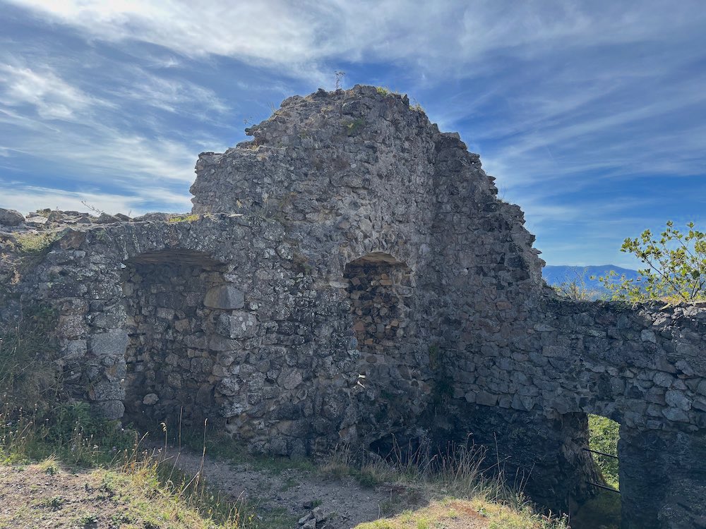 Photographie des ruines du château situé au Freundstein.