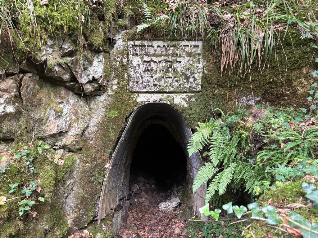 L'entrée supérieure du poste de mitrailleuse de la Croix Zimmermann.