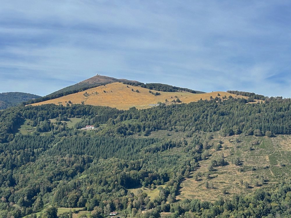 Vue sur le Gerstacker depuis les ruines du château de Freundstein.